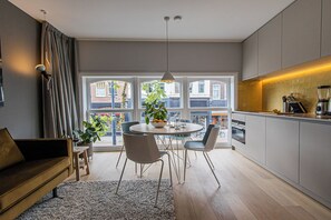 Bold City Apartment | Living area | Flat-screen TV - OHotellMe (Rotterdam)