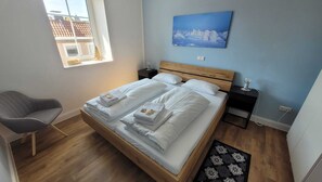 3 chambres, fer et planche à repasser, lit parapluie, Wi-Fi gratuit