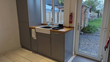 House | Private kitchen | Fridge, microwave, oven, stovetop