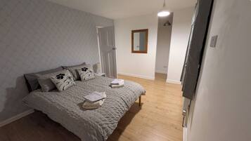 House | 1 bedroom, iron/ironing board, bed sheets