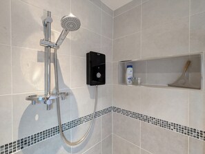 Bathroom - 1-bed Home for 2, Parking, Garden & Great Location (Worcester)