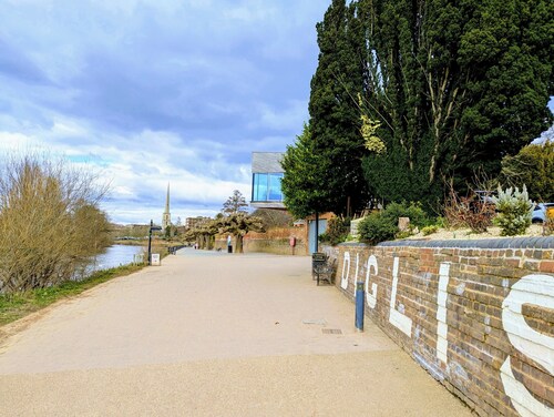 1-bed Home for 2, Parking, Garden & Great Location