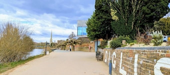 บ้าน 1 ห้องนอน, พักได้ 2 คน, จอดรถ & สวน