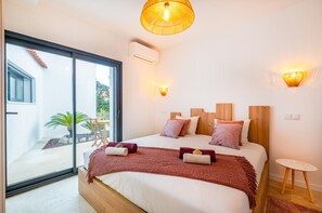 5 bedrooms, cots/infant beds, bed sheets - Villa Sapphire (Albufeira)