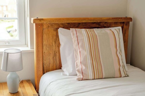 Iron/ironing board, WiFi (free), bed sheets