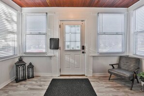 Interior - Tuscan Village Charming Home Steps From it All (Salem)