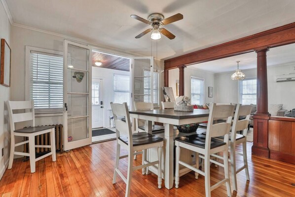 Dining - Tuscan Village Charming Home Steps From it All (Salem)