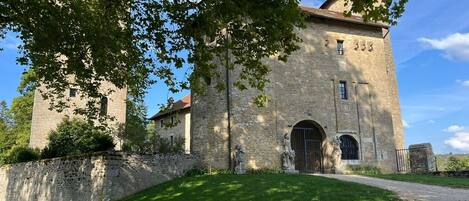 المنشأة من الخارج