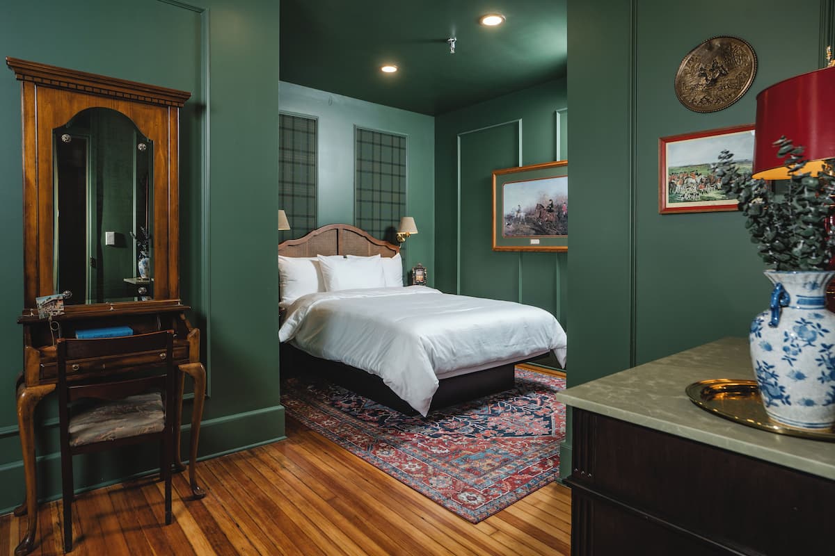 Standard Single Room | 1 bedroom, blackout drapes, iron/ironing board, free WiFi