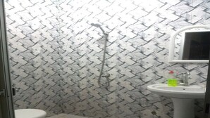 مجففات شعر، مناشف، صابون