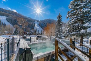 Outdoor spa tub - Town & Trail Retreat Patio, Lift 7 + Hot Tubs Access 3Br, 2Ba, Sleeps 8 (Telluride)