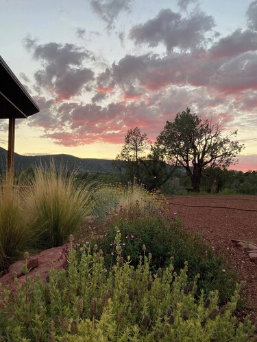 Red Canyon Casita - Stargazing + Red Rock Pass 1Bed, 1Bath Casita - Sleeps 2