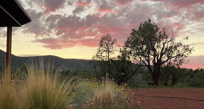 Red Canyon Casita - Stargazing + Red Rock Pass 1Bed, 1Bath Casita - Sleeps 2