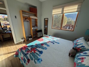 Bügeleisen/Bügelbrett, kostenloses WLAN, Bettwäsche