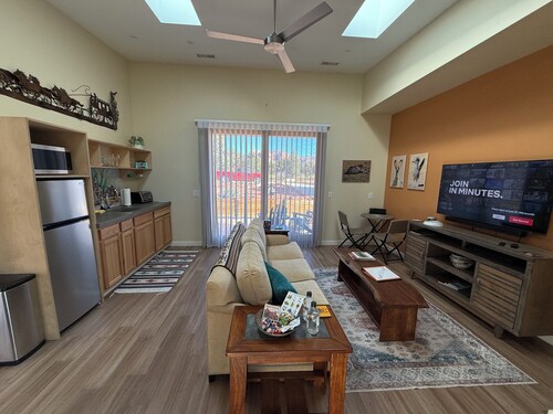 Red Canyon Casita - Stargazing + Red Rock Pass 1Bed, 1Bath Casita - Sleeps 2