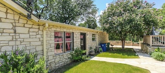 Charming 2-bedroom cottage with AC, WiFi in Marble Falls