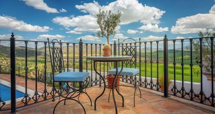 Boutique B&B Casa La Calera/ Caminito del Rey-15 min/Ronda-25 min/ Teba-5 min