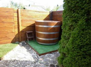 Outdoor spa tub - Thermal Apartment Berekfürdő 1&2 - Apartment with thermal water pool and sauna (Berekfürdo)