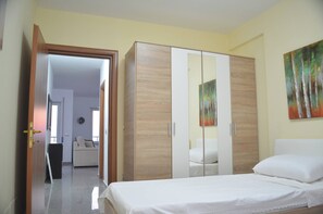 2 makuuhuonetta, silitysrauta/-lauta, ilmainen Wi-Fi, vuodevaatteet