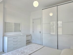 Iron/ironing board, free WiFi, bed sheets