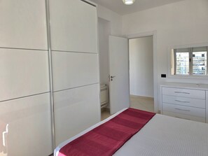 2 dormitorios, tabla de planchar con plancha, wifi gratis y ropa de cama