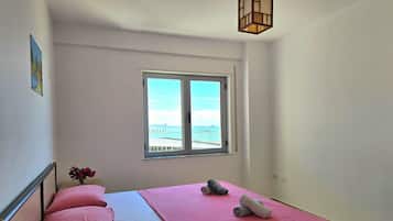 Iron/ironing board, free WiFi, bed sheets