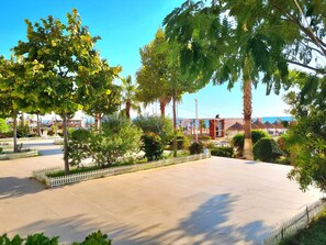 Property grounds - Bright Beachside 1-Bedroom Apartment (Durres)