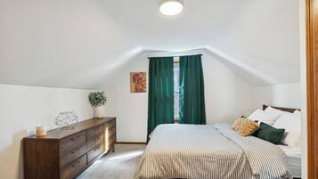 4 camere, una scrivania, ferro/asse da stiro, Wi-Fi gratuito