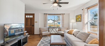 Welcome to Lakeside Magnolia Cottage