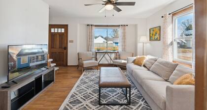 Welcome to Lakeside Magnolia Cottage