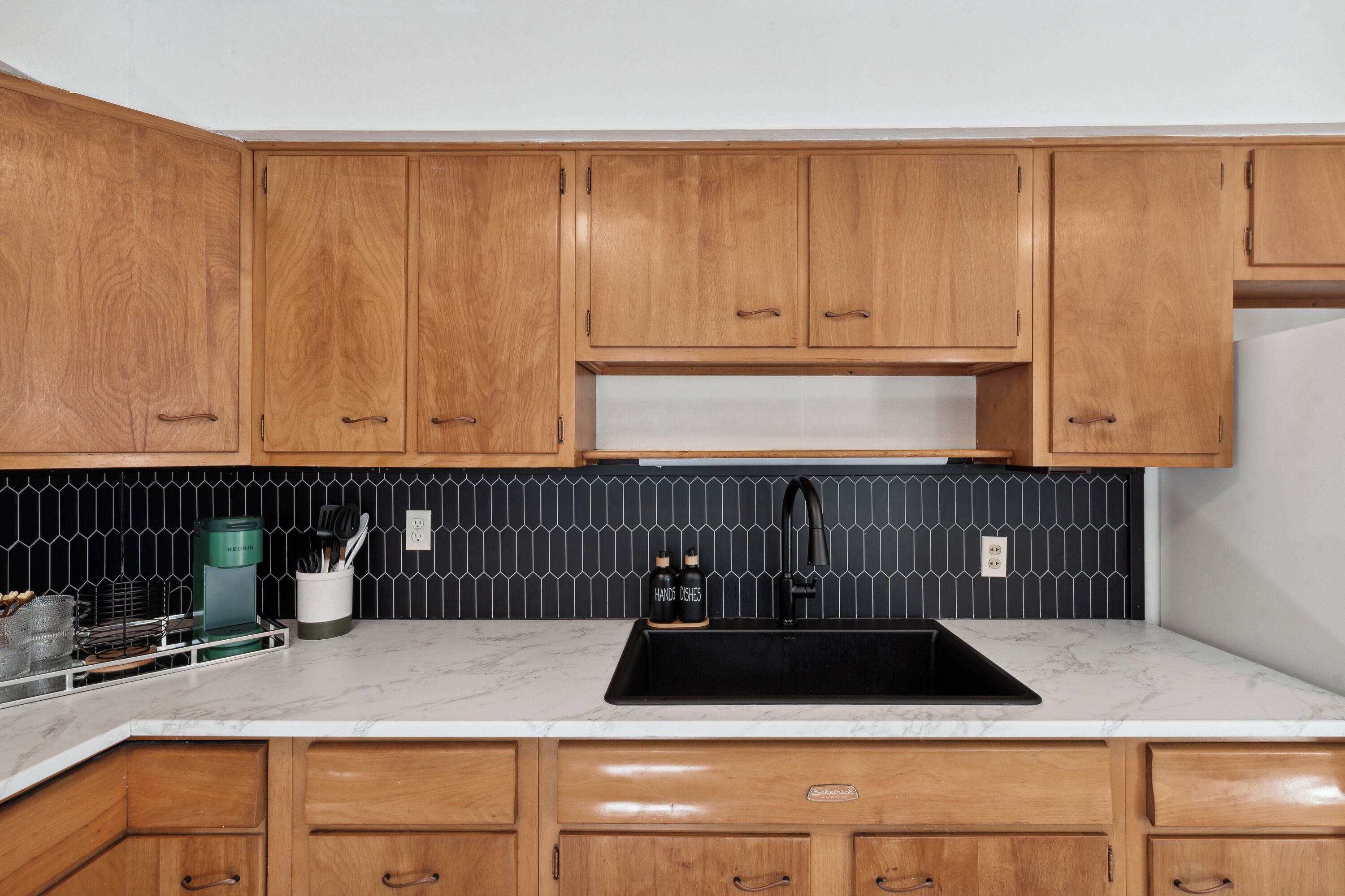 冰箱、微波炉、烤箱、炉灶