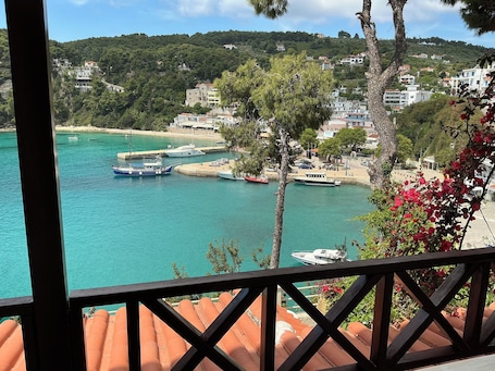 Standard Double Room, Harbor View | In-room safe, desk, laptop workspace, blackout drapes