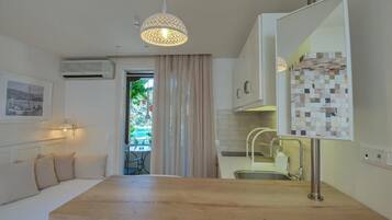 Studio Deluxe, vue port | Coffres-forts dans les chambres, bureau