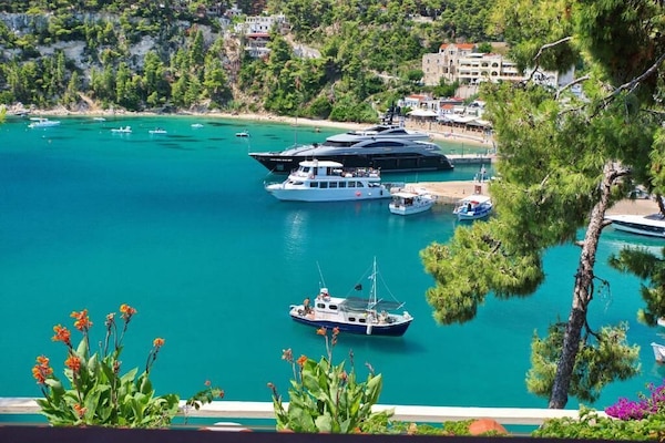 Caja de seguridad en la habitación y escritorio