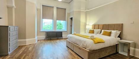 Lägenhet Deluxe | Sängtillbehör av högsta kvalitet, strykjärn/strykbräda och sängkläder