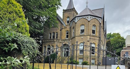 Broomfield Hotel