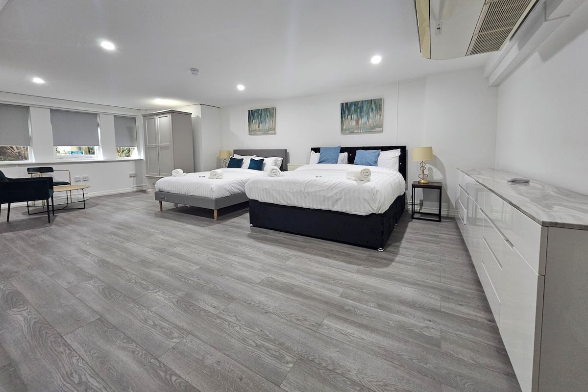 Comfort Apartment, 4 Bedrooms, Non Smoking | 4 bedrooms, premium bedding, iron/ironing board, bed sheets