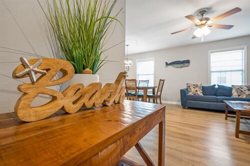 Beach Square – optional BIKES – Walk 2 Redfern Village, shops, and restaurants!.