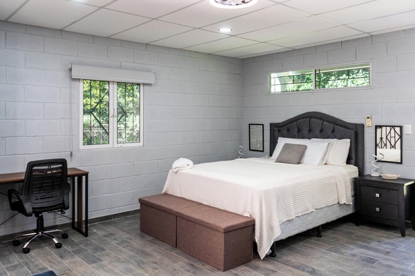 1 habitación, escritorio, tabla de planchar con plancha y wifi