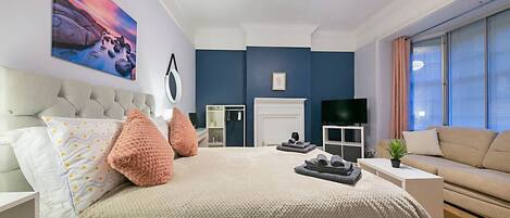 9 bedrooms, desk, iron/ironing board, free WiFi