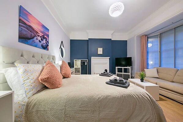 9 habitaciones, escritorio, tabla de planchar con plancha y wifi gratis