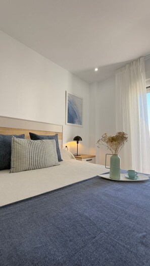 Iron/ironing board, bed sheets, wheelchair access