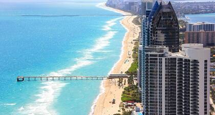 Beachfront Oasis in Sunny Isles 3BR, Pool & Tennis