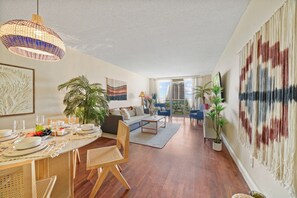 Smart TV, table tennis