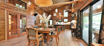 Stylish Signature Lodge, nestled in the Forest, with Teal Lake views