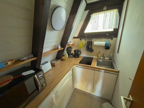 Fridge, dishwasher, coffee/tea maker, electric kettle