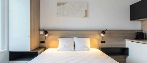 1 habitación, tabla de planchar con plancha, cuna de viaje y wifi