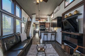 Fernseher, Kamin, Arbeitsbereiche