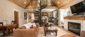Rustic Awesome 4BR Lodge w/ Game Room & Fire Pit | Free Tickets