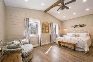 4 makuuhuonetta, silitysrauta/-lauta, Wi-Fi, vuodevaatteet